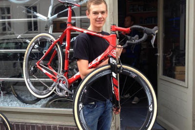 shop4cross übergibt Crossräder